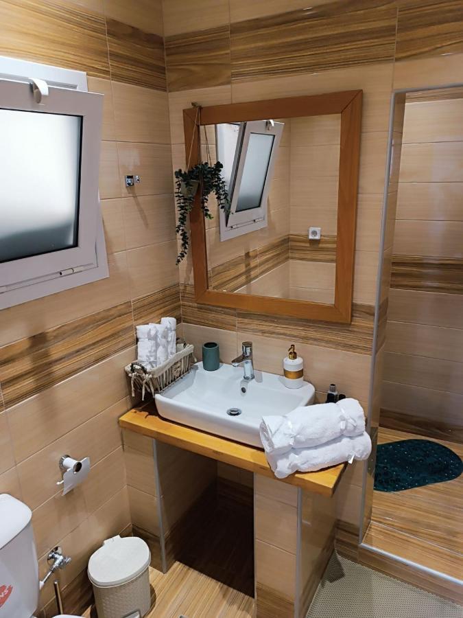 Zois Apartment Ártemida Kültér fotó